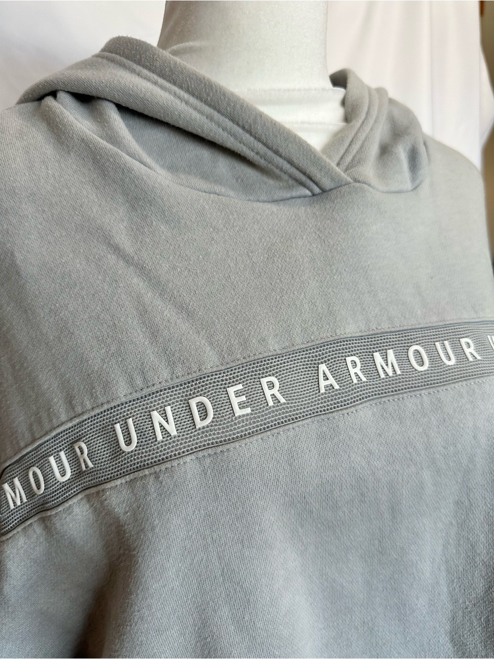 Fall/winter Under Armour Gray Hooded Sweater